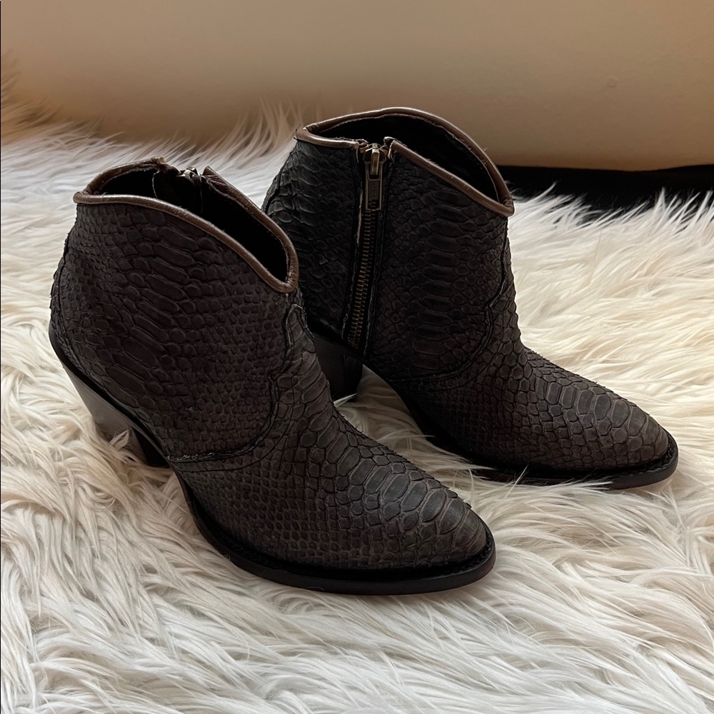 Azulado Almond Toe Charcoal Suede Python Wood Block Heel Ankle Boots Size 7B